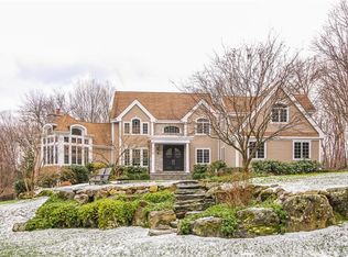 14 Allison Ln, Mount Kisco, NY 10549