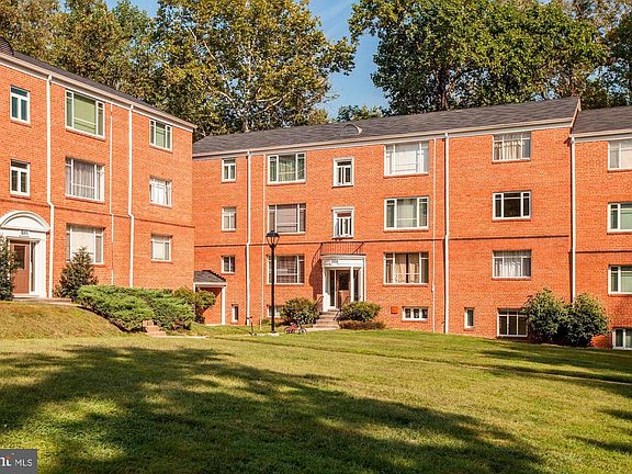 3rd image of 10409 Montrose Ave #10409