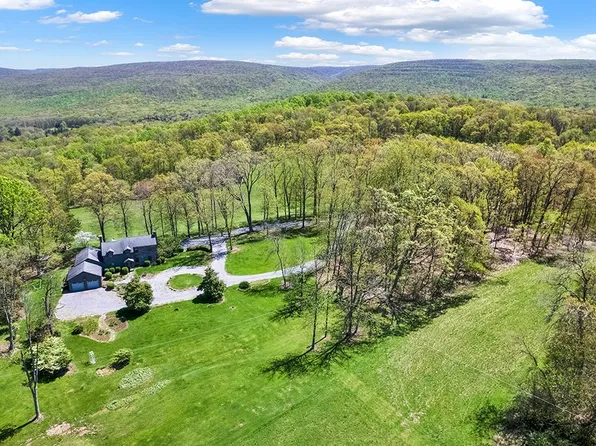 137 McCreery Dr, New Florence, PA 15944