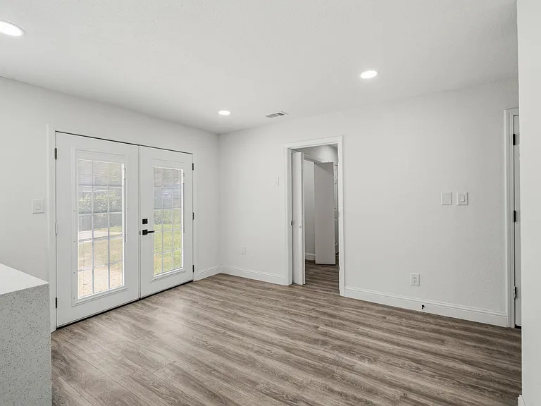 10406 Broadstairs St — Photo 15