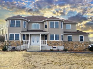 234 Courtney Dr, East Stroudsburg, PA 18302