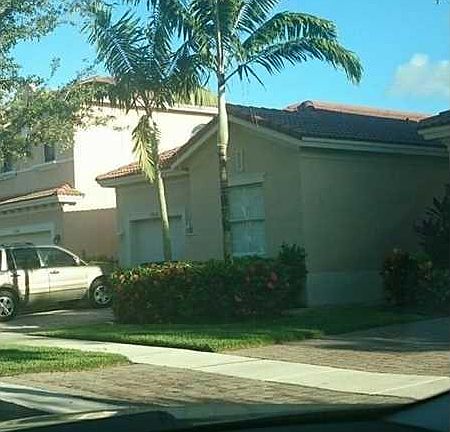 4th image of 3964 NE 11th Dr