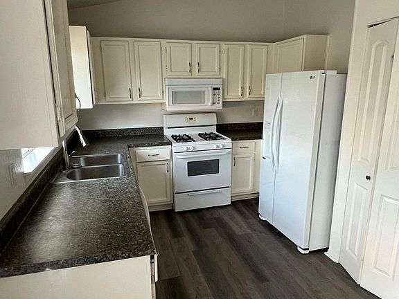 5th image of 8006 Valley Trails St
