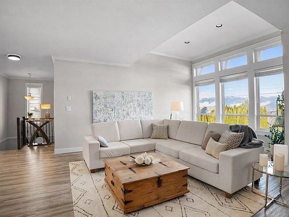3rd image of 46674 Uplands Rd
