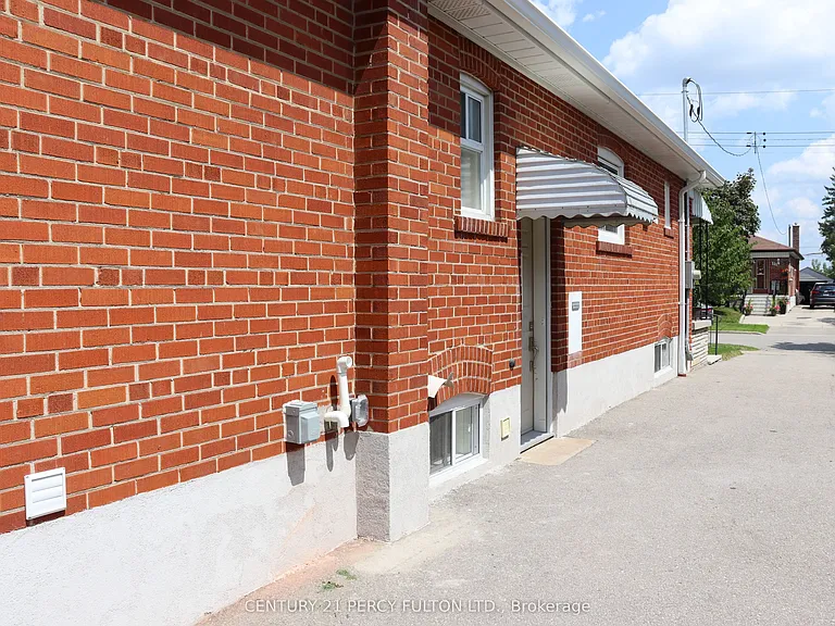 110 Gilroy Dr — Photo 2