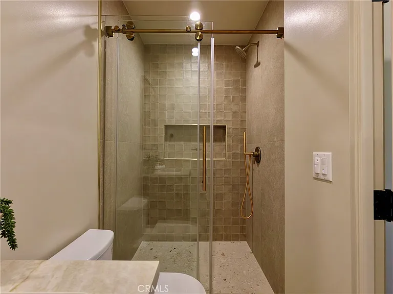 4819 Genesta — Photo 30