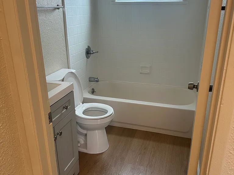 901 J St #3 — Photo 7