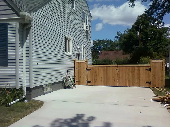 1642 Cambridge Rd photo 1