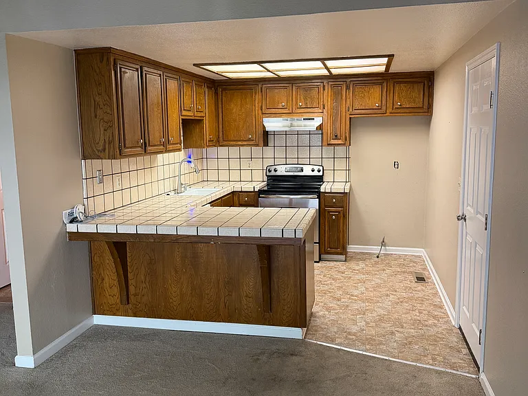2919 Merriam Ln — Photo 2