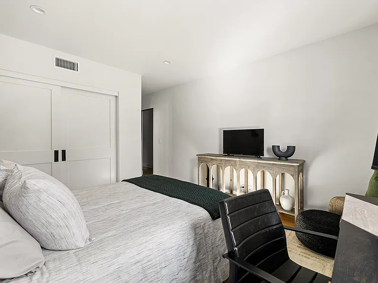 5115 Los Feliz Blvd — Photo 8
