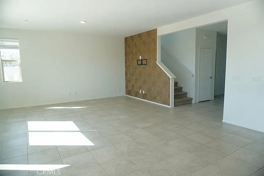 3 bed, 2.5 bath, 1957 sqft, $3,000 — Photo 2