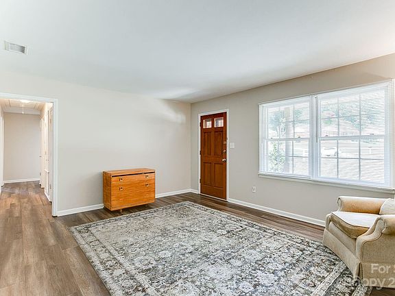 5th image of 3200 Aspendale Ln