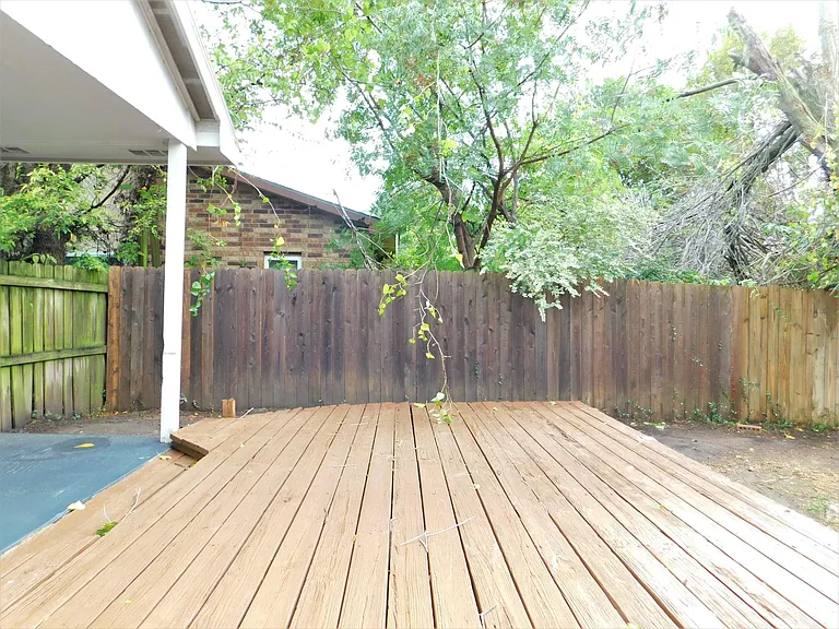 2716 Mistywood Ln — Photo 27
