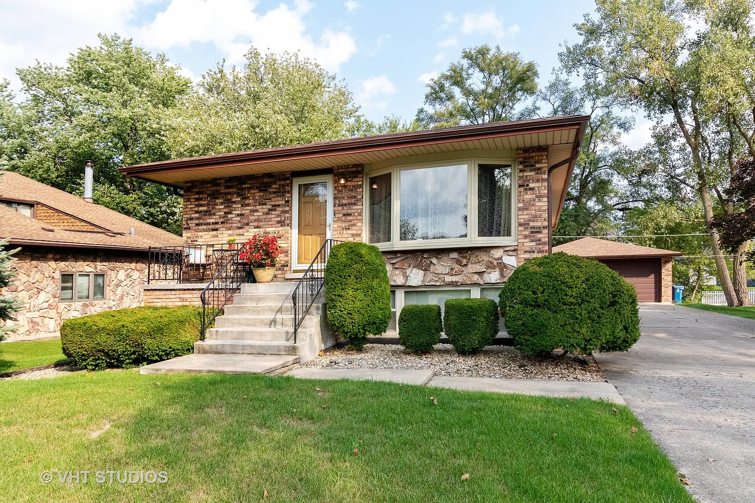 10237 S Eleanor Ave photo 1