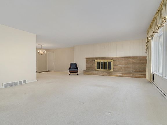 5th image of 4413 Berkshire Close