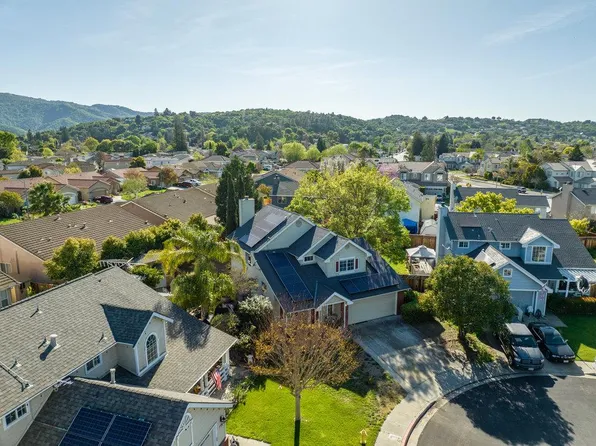 1050 Hirasaki Ct, Gilroy, CA 95020