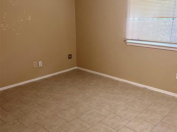 4th image of 2703 Lower Valley Dr