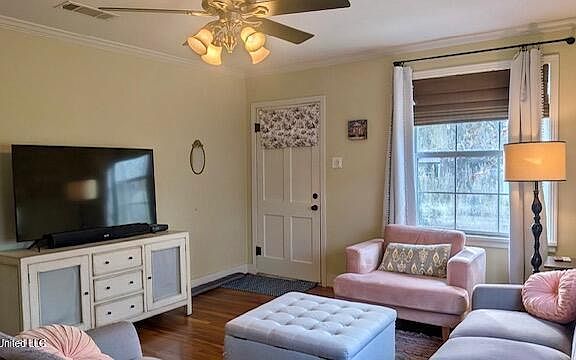 5th image of 1701 Eastwood Rd