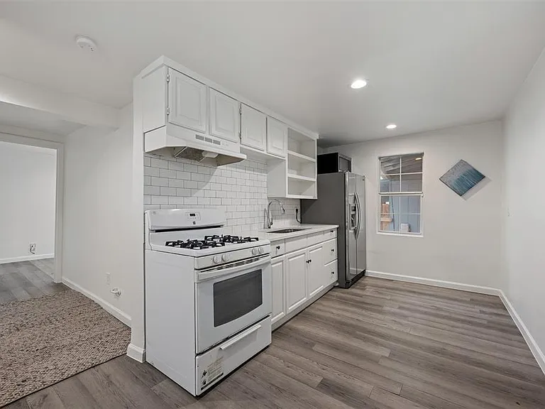 901 Valdez St #A — Photo 2