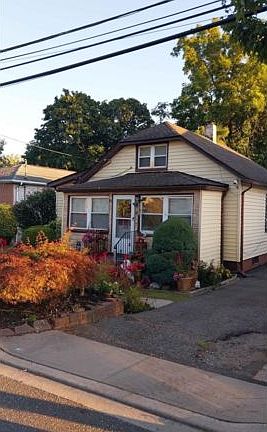 3rd image of 628 Hill St