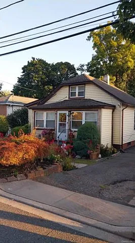 628 Hill St — Photo 3