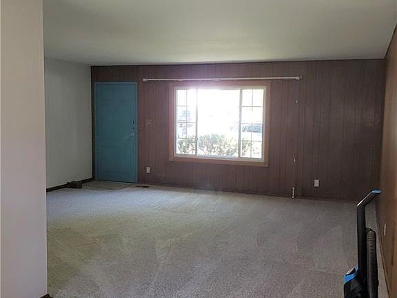 4th image of 3426 Wellington Ave