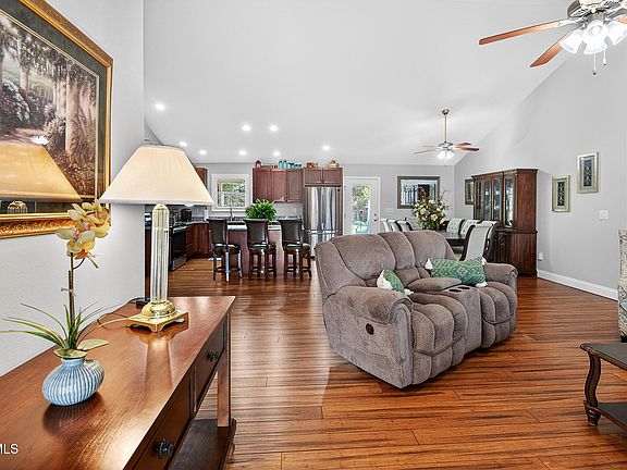 5th image of 410 Garden Meadow Dr