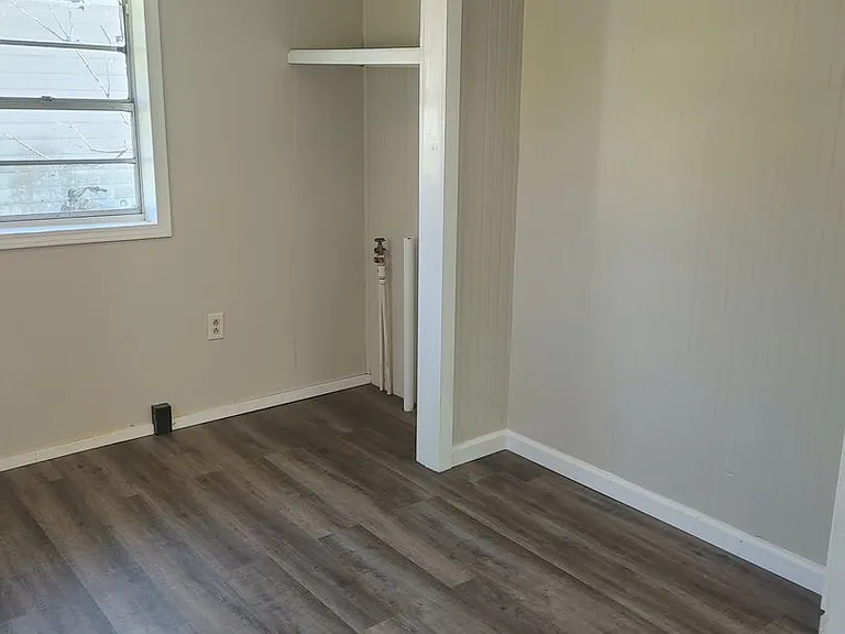 56 NW Railroad St — Photo 19