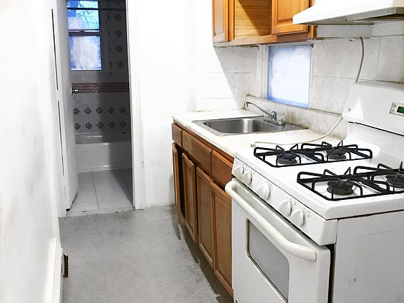 5th image of 10942 128th St #2