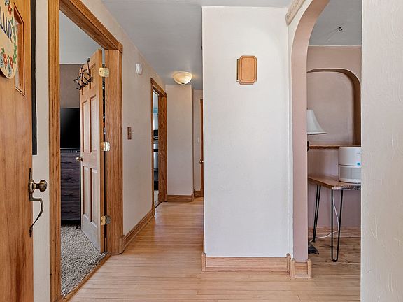 2nd image of 3002 Prairie St