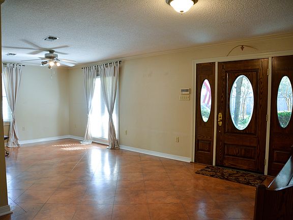 4th image of 214 Avalon Way