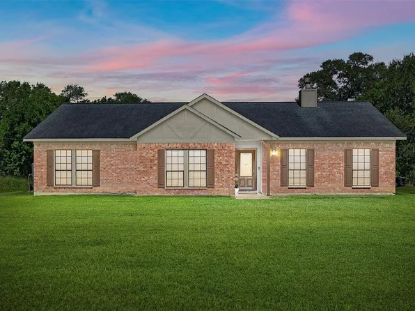 1102 Spring Branch Dr, Cove, TX 77523