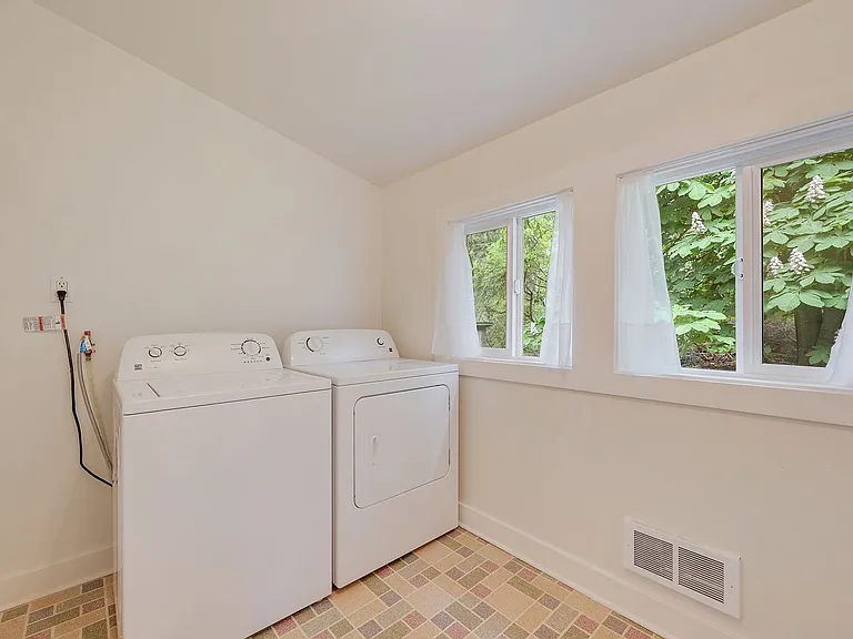 1608 Walnut St — Photo 29
