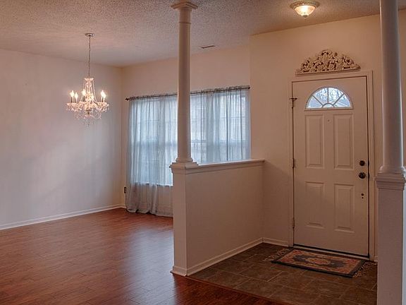 3rd image of 10270 Noble Ct