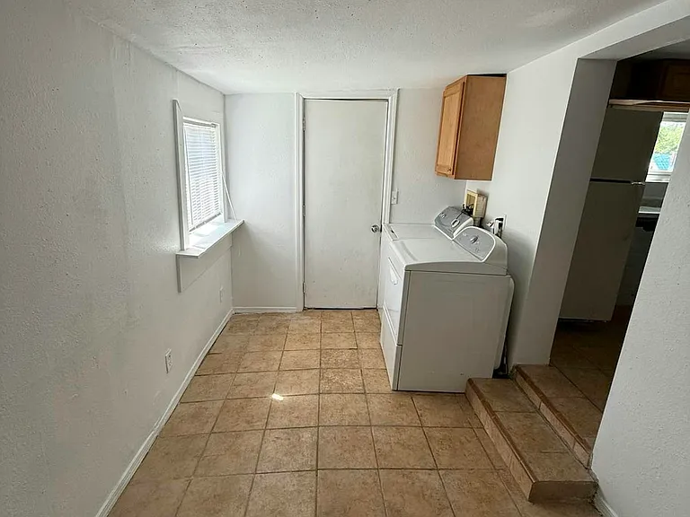 Entry/Laundry Room