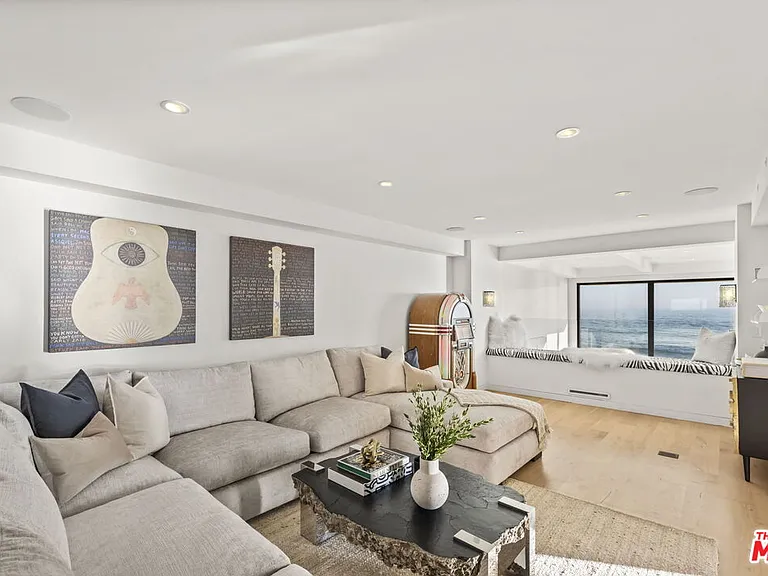 24146 Malibu Rd — Photo 9