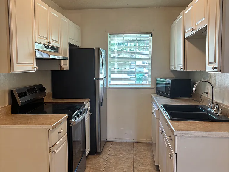 1040 Anderson Dr — Photo 8