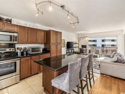 1099 Green St #B-209, Honolulu, HI, 96822