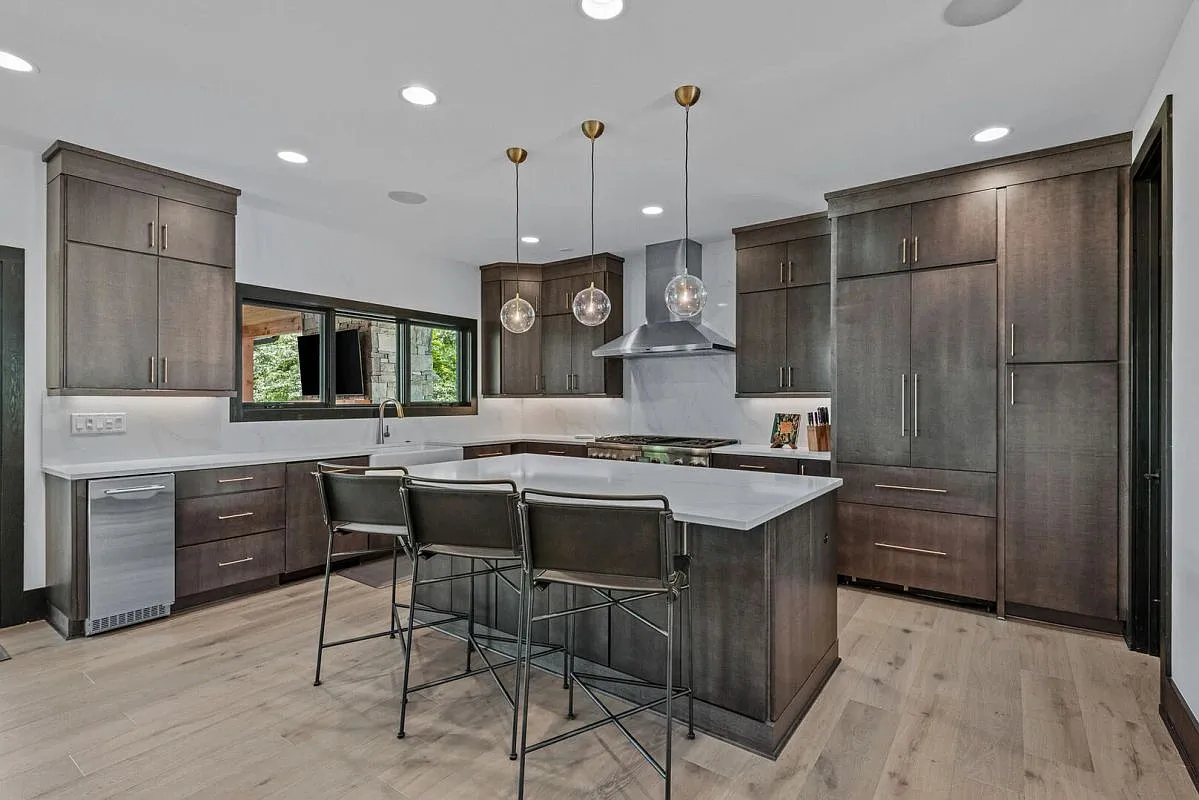 4 bed, 4.5 bath, 3267 sqft, $40,000 — Photo 1