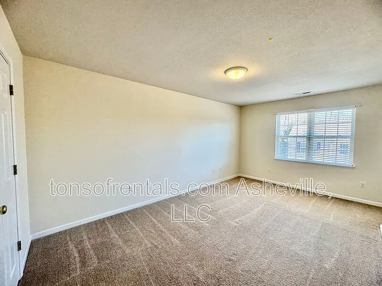 85 Farington Cir — Photo 19