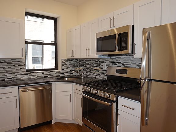 3rd image of 558 11th St #Three_b