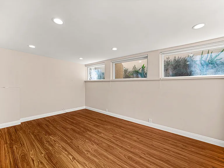 3751 Prestwick Dr — Photo 24