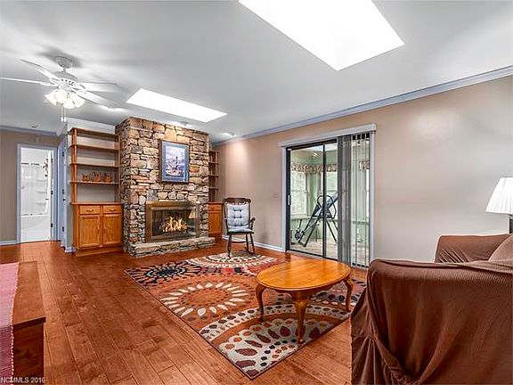 2nd image of 75 Hidden Woods Ln