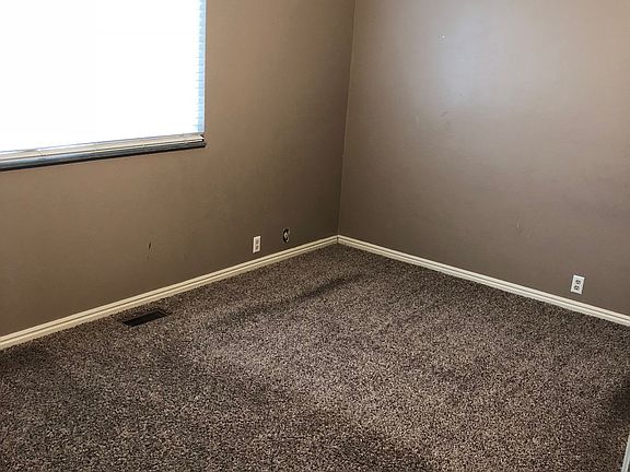 3rd image of 10053 N Pine Ct