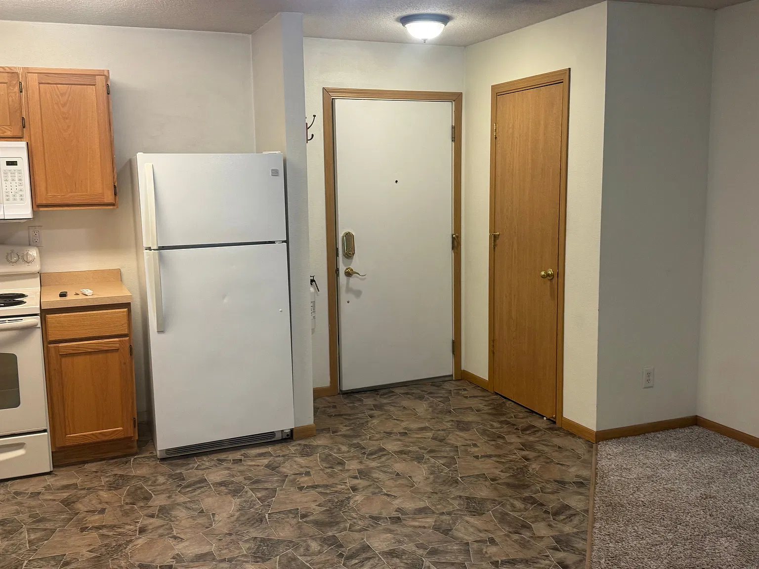 1 bed, 1.0 bath, 590 sqft, $1,080 — Photo 4