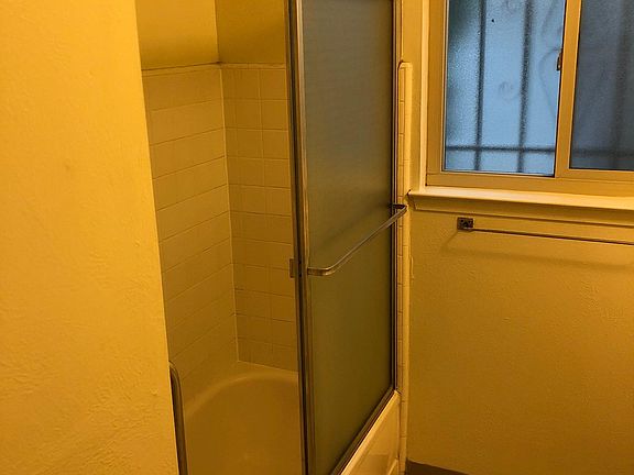 4th image of 2618 F St APT 1