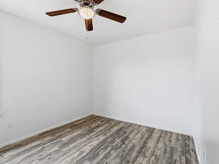 3811 Cedar Spring Dr — Photo 12