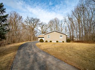 1 Oak Ridge Dr, Newark, IL 60541