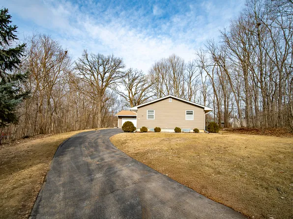 1 Oak Ridge Dr, Newark, IL 60541