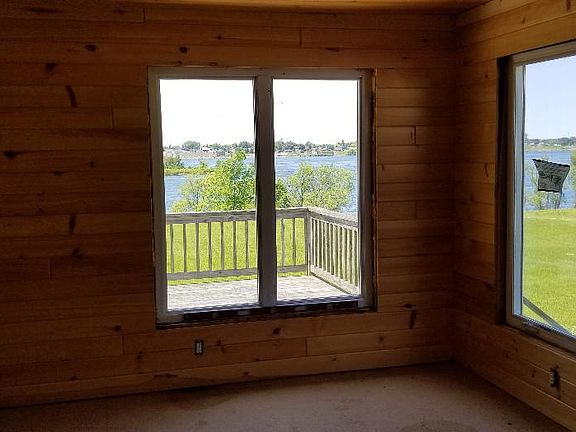5th image of 41 River Ln